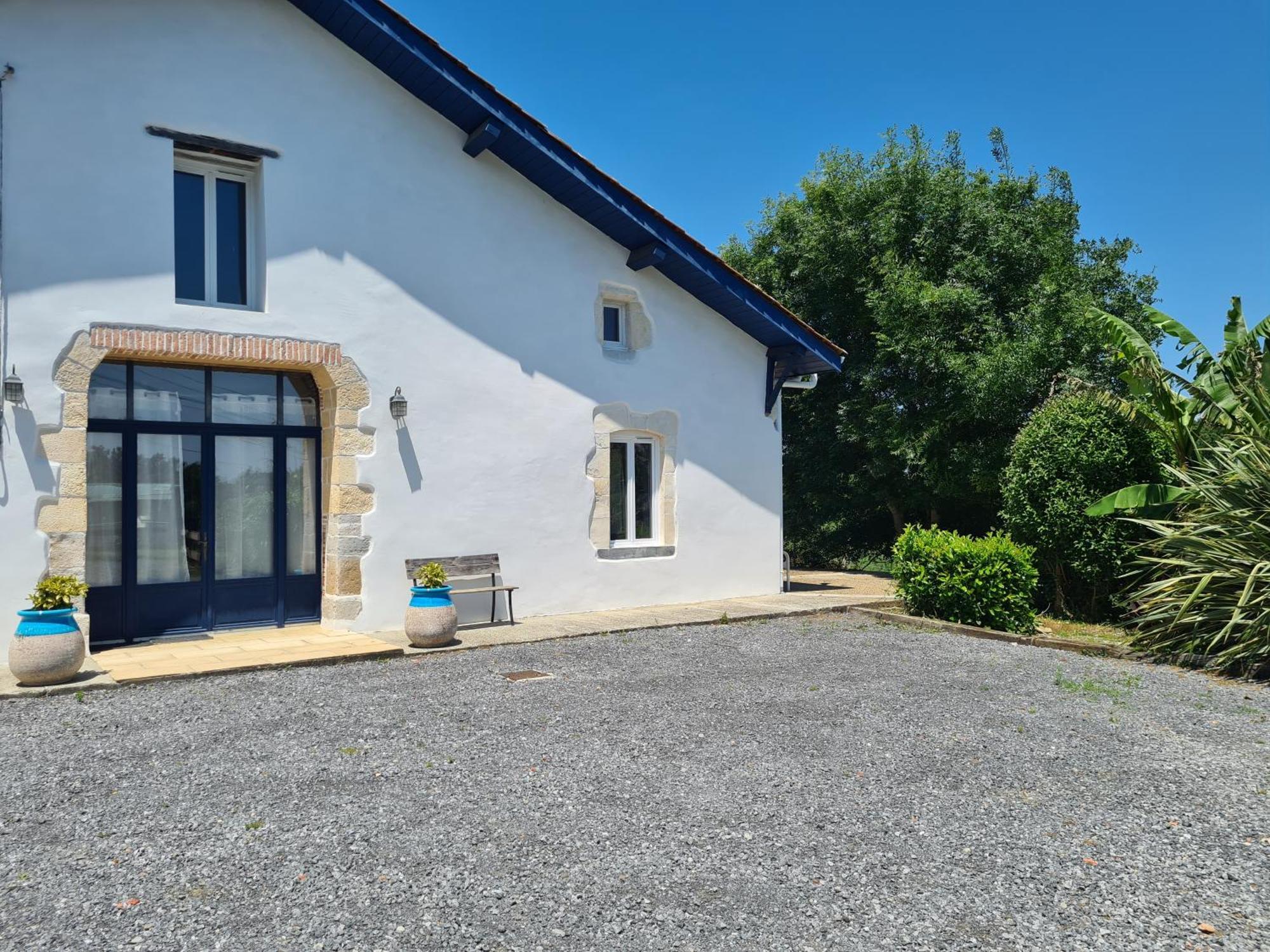 Family Home With Pool Saint-Lon-Les-Mines Exterior photo